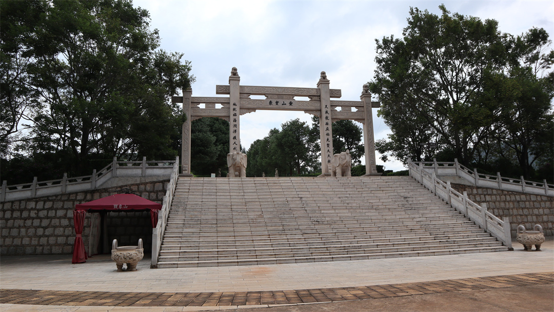 宝象山公墓牌坊